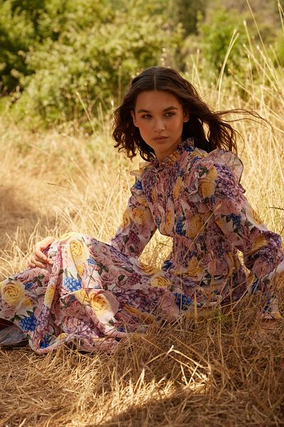 Trendyol Modest Πολύχρωμο υφασμένο φόρεμα με σιφόν και βολάν TCTSS23EB00142