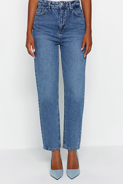 Trendyol Collection Modré Mom Jeans s vysokým pasem TWOAW24JE00076