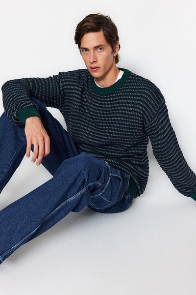 Trendyol Collection Grüner Jacquard-Pullover mit Rundhalsausschnitt - Regular Fit TMNAW22KZ0658