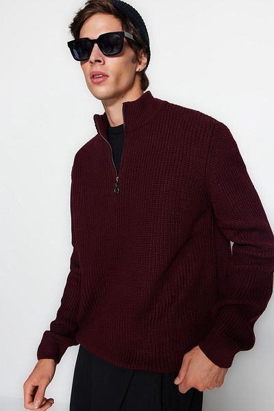 Trendyol Collection Burgunderroter, lässiger, halber Rollkragenpullover mit Reißverschluss und normaler Passform TMNAW22KZ1908