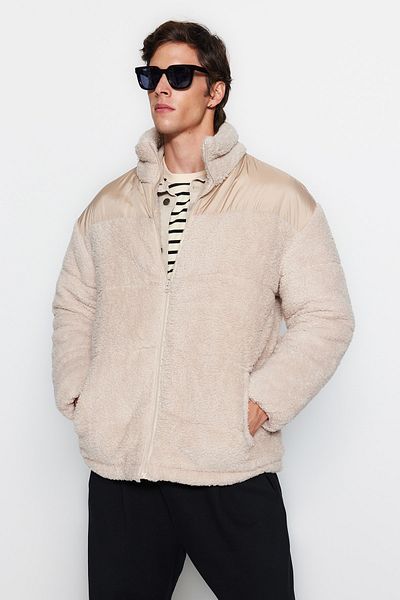 Trendyol Collection Beige, übergroße Winterjacke mit Plüschfutter - TMNAW24MO00015