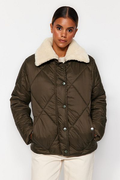 Trendyol Collection Khaki límec plyšová detailní vodoodpudivá prošívaná bunda TWOAW24MO00215
