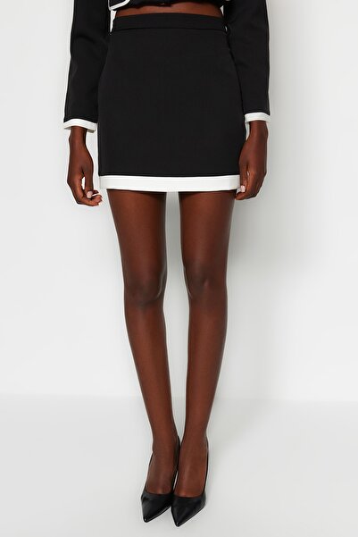 Trendyol Collection Černá pruhovaná mini tkaná sukně s vysokým pasem TWOAW24ET00104
