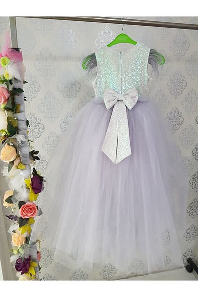 Kidstore Rochie lungă pentru fetiță, cu fundă pe spate și pene pe umeri