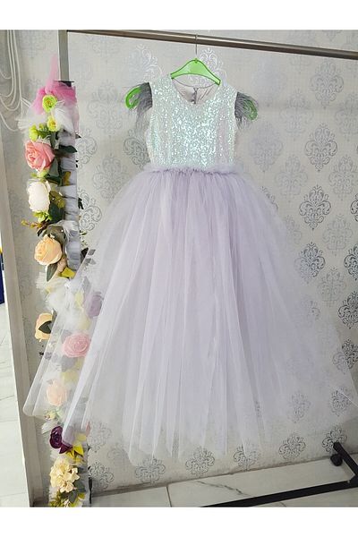 Kidstore Rochie lungă pentru fetiță, cu fundă pe spate și pene pe umeri