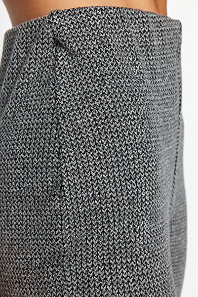 Trendyol Collection Šedé pletené kalhoty s vysokým pasem s vlastním vzorem/španělské nohavice TWOAW24PL00178