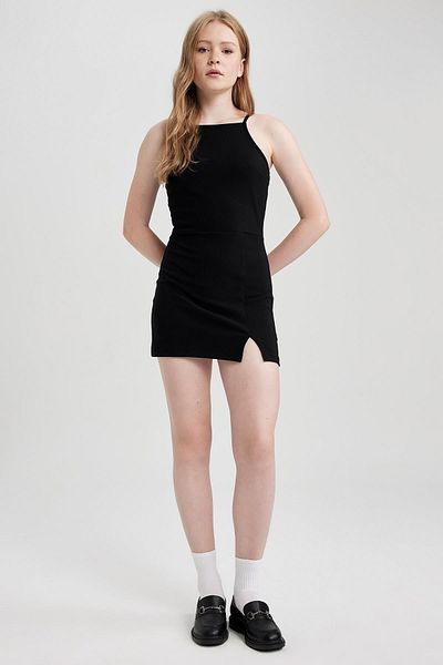 DeFacto Černé minišaty Bodycon - detail rozparku, pásek A5177x23sm
