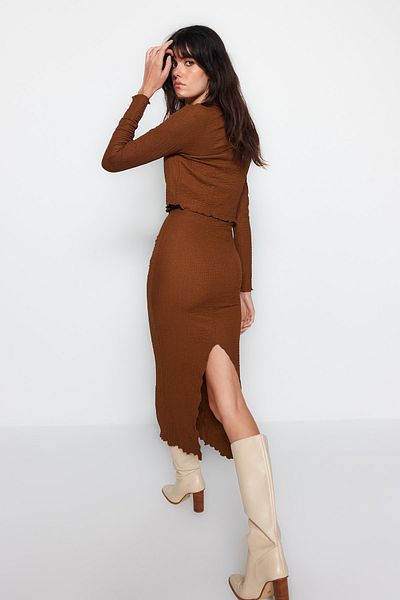 Trendyol Collection Barna prémium texturált, normál pólógallér, rugalmas kötött felső és alsó készlet TWOAW24AU00074