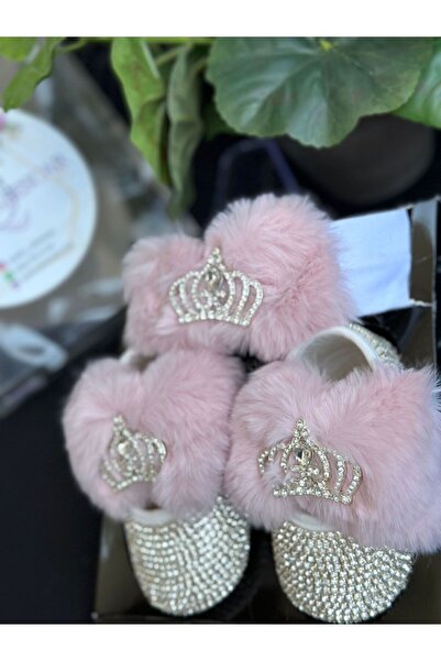 QUEEN AKSESUAR özel tasarım lüks peluş tüylü metal prenses broşlu bebek taşlı ayakkabı saç bantı set pembe