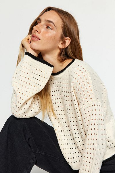 Trendyol Collection Ecrufarbener Strickpullover mit Rundhalsausschnitt - Durchbrochenes Muster/Loch TWOAW24KZ00740
