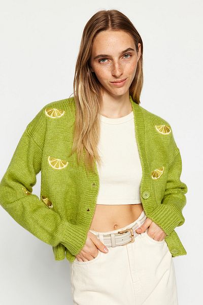Trendyol Collection Grüner Strick-Cardigan mit V-Ausschnitt und Stickerei – TWOAW24HI00237