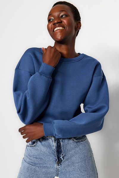 Trendyol Collection Indigo Relaxed Fit Crop Basic Crew Neck, vastag belső polár kötött pulóver TWOAW24SW00147