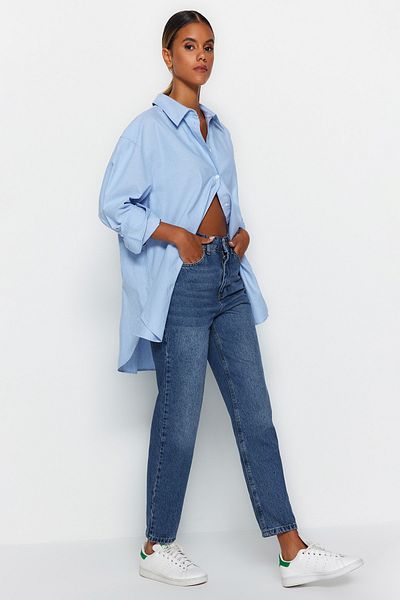 Trendyol Collection Dunkelblaue Mom-Jeans mit hoher Taille TWOAW24JE00076