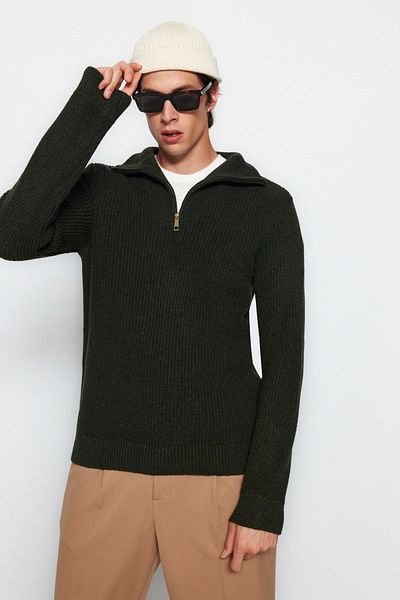 Trendyol Collection Khakifarbener Rollkragenpullover aus Wolle mit normaler Passform und Reißverschluss TMNAW22KZ0347