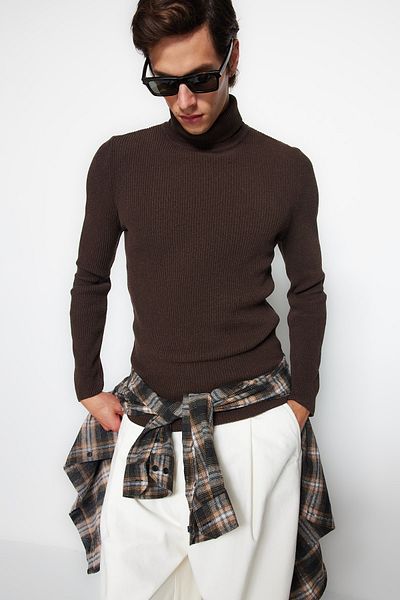 Trendyol Collection Brauner, eng anliegender Rollkragenpullover aus Baumwolle mit Rollkragen TMNAW20MG0031