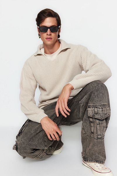 Trendyol Collection Unisex-Pullover mit Polokragen und Steinen – reguläre Passform, kein Pilling TMNAW24KZ00008