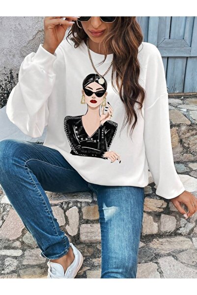 mercoledi Femei care poartă un hanorac negru oversize, unisex, cu decolteu ro...