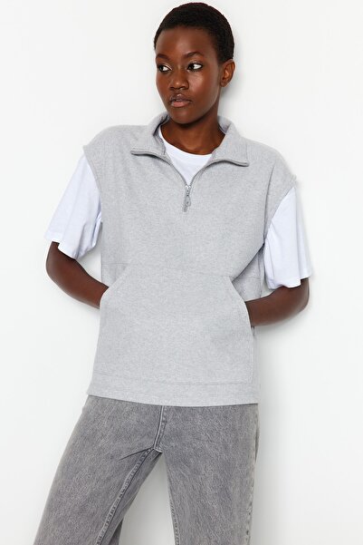 Trendyol Collection Šedá Thessaloniki/Knitwear Look Límec na zip Regular Fit Pletená mikina s nulovým rukávem TWOAW24SW00002