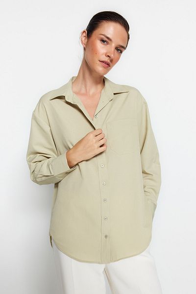 Trendyol Collection Světlá khaki bavlněná tkaná košile s jednou kapsou/Wide Fit TWOAW20GO0115