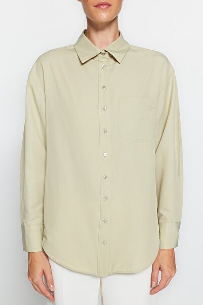 Trendyol Collection Világos khaki egyzsebű barát/széles szabású pamut szőtt ing TWOAW20GO0115