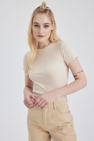 DeFacto Fitted Crew Neck Short Sleeve T-Shirt