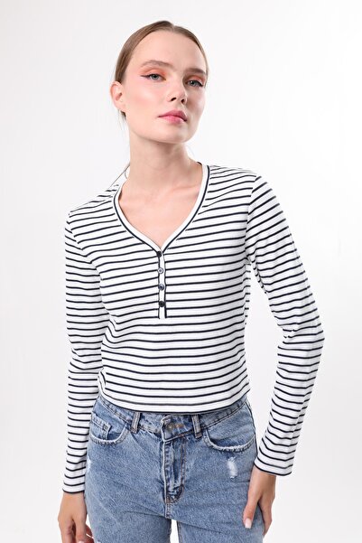 Owut Collection Button Detailed Fitted/Body Stretchy Knitted Blouse