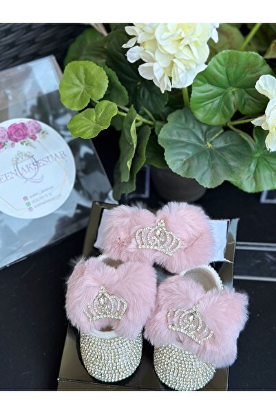 QUEEN AKSESUAR özel tasarım lüks peluş tüylü metal prenses broşlu bebek taşlı ayakkabı saç bantı set pembe