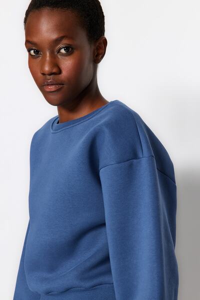 Trendyol Collection Indigo Relaxed Fit Crop Basic Crew Neck, vastag belső polár kötött pulóver TWOAW24SW00147