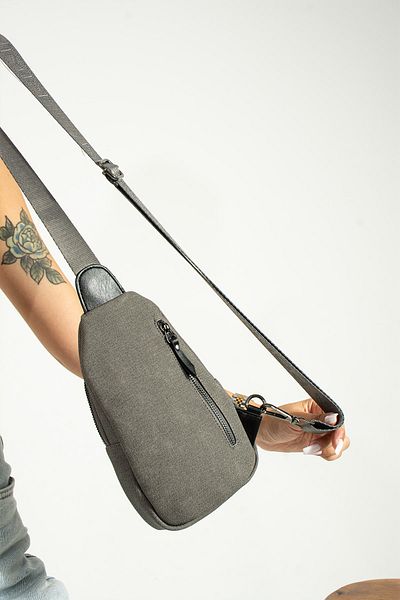 MEGA ÇANTA GEANT DE BODY BĂRBAȚI UNISEX GRI