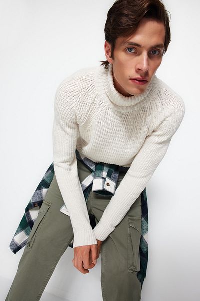 Trendyol Collection Ecru Rollkragen Slim Fit Strickpullover – Woll-Regalärmel TMNAW21KZ0404