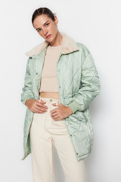 Trendyol Collection Mintfarbener, übergroßer Mantel mit Plüschkragen und Druckknopfverschluss TWOAW22MO0011