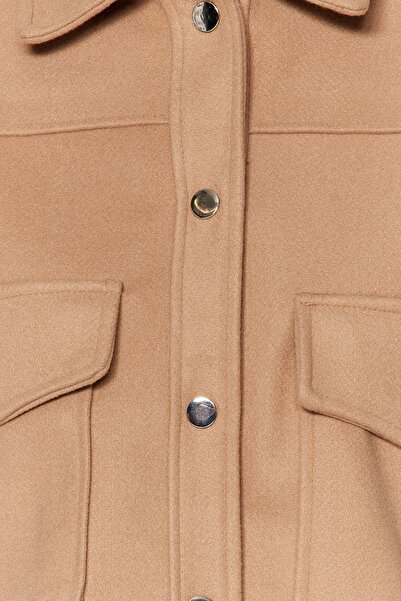 Trendyol Collection Bunda Mink Crop Razítková bunda TWOAW24MO00131