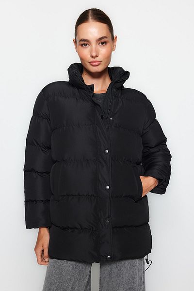 Trendyol Collection Černý vodoodpudivý kabát s kapucí TWOAW24MO00184