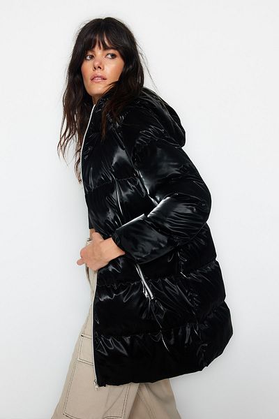 Trendyol Collection Czarny, błyszczący, wodoodporny płaszcz premium z kapturem oversize TWOAW24MO00204