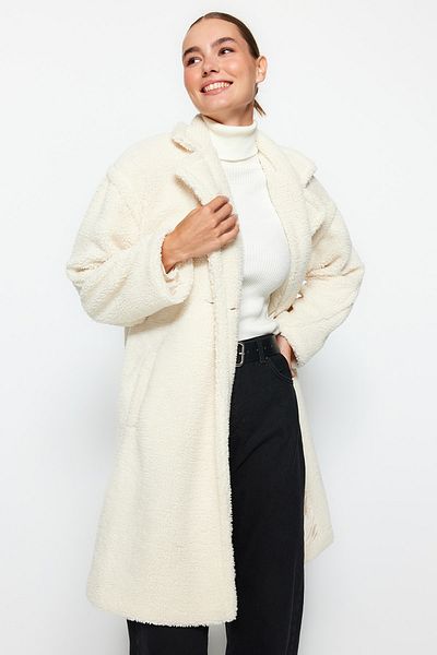 Trendyol Collection Ecru Oversize Weit geschnittener Langer Plüschmantel TWOAW24KB00101