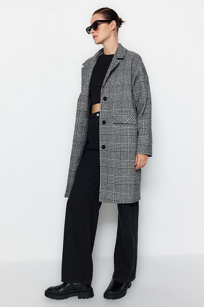 Trendyol Collection Černý oversize široký kabát se vzorovaným vzorem TWOAW24KB00090
