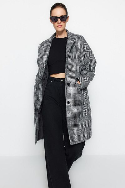 Trendyol Collection Černý oversize široký kabát se vzorovaným vzorem TWOAW24KB00090