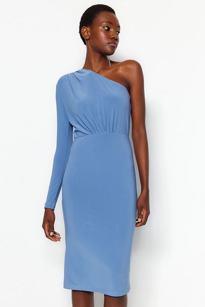 Trendyol Collection Blaues, drapiertes, detailliertes One-Shoulder-Midi-Strickkleid mit Stretch TWOAW24EL00123