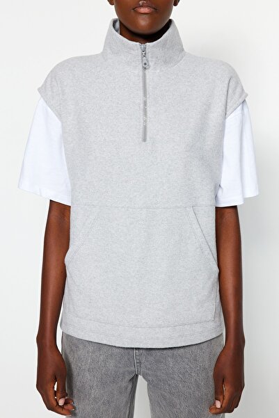 Trendyol Collection Šedá Thessaloniki/Knitwear Look Límec na zip Regular Fit Pletená mikina s nulovým rukávem TWOAW24SW00002