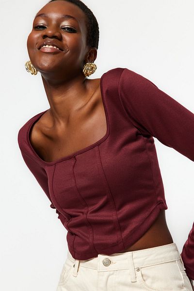 Trendyol Collection Claret Red Piping Detailed Square Neck Fitted Crop Interlock Knitted Blouse TWOAW23BZ00151