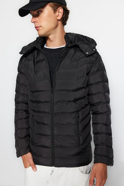 Trendyol Collection Wasser- und windabweisender, aufblasbarer Wintermantel – abnehmbare Kapuze, schwarze normale Passform TMNAW23MO00000