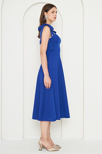 lovebox Atlas Kumaş Göğüs Dolgulu Bağlama Askı Tasarımlı Midi Boy Kloş Saks Mavi Abiye Elbise 166