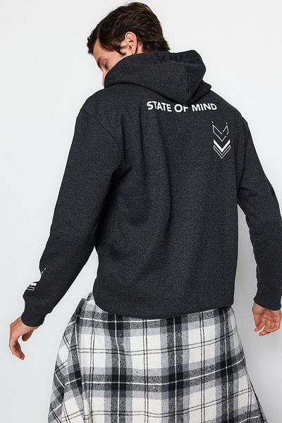 Trendyol Collection Textově tištěná antracitová oversize fleecová mikina - TMNAW23sw00024