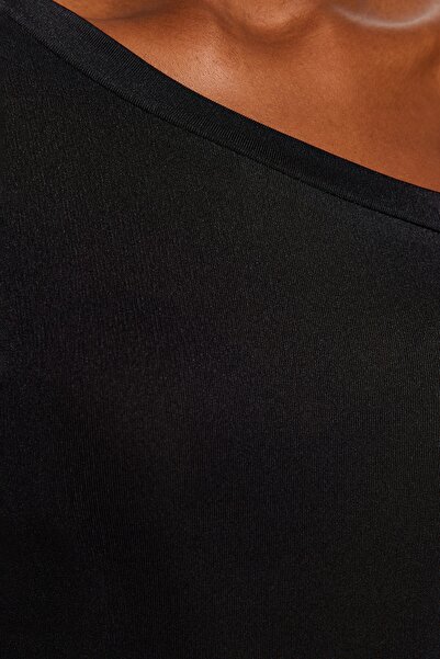 Trendyol Collection Černý Prémiový lesklý povrch Měkká textura Přiléhavá/přizpůsobená na tělo Pletené tělo se zapínáním na patentky TWOAW24BD00023