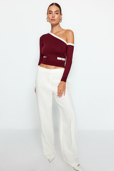 Trendyol Collection Claret Red Crop Premium Garn/Custom Garn Einschultrige Ärmel Abnehmbarer Strickpullover TWOAW24KZ01148