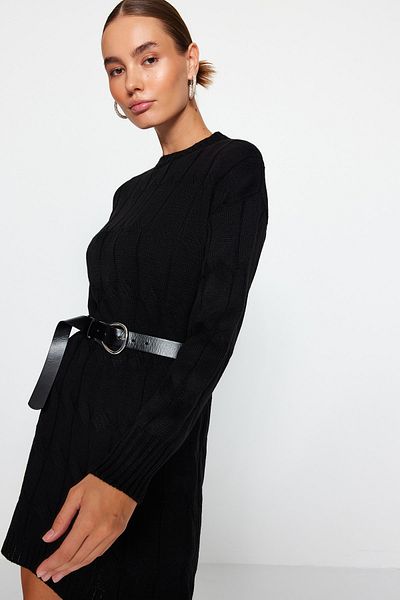 Trendyol Collection Czarna mini sukienka dzianinowa z okrągłym dekoltem TWOAW22EL0027