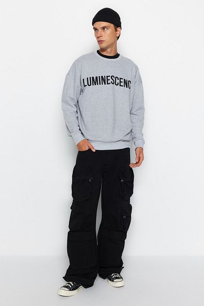 Trendyol Collection Übergroßes Sweatshirt mit Aufdruck in Grau - TMNAW22SW0793