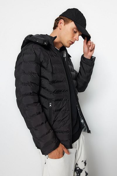 Trendyol Collection Wasser- und windabweisender, aufblasbarer Wintermantel – abnehmbare Kapuze, schwarze normale Passform TMNAW23MO00000