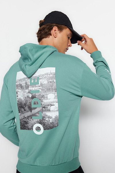 Trendyol Collection Mint mikina OverSize s kapucí na zádech s potištěným dlouhým rukávem - TMNAW23SW00018
