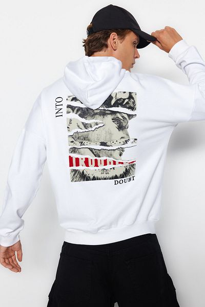 Trendyol Collection Fehér kapucnis művészi nyomott pulóver - normál szabású TMNAW20sw0489
